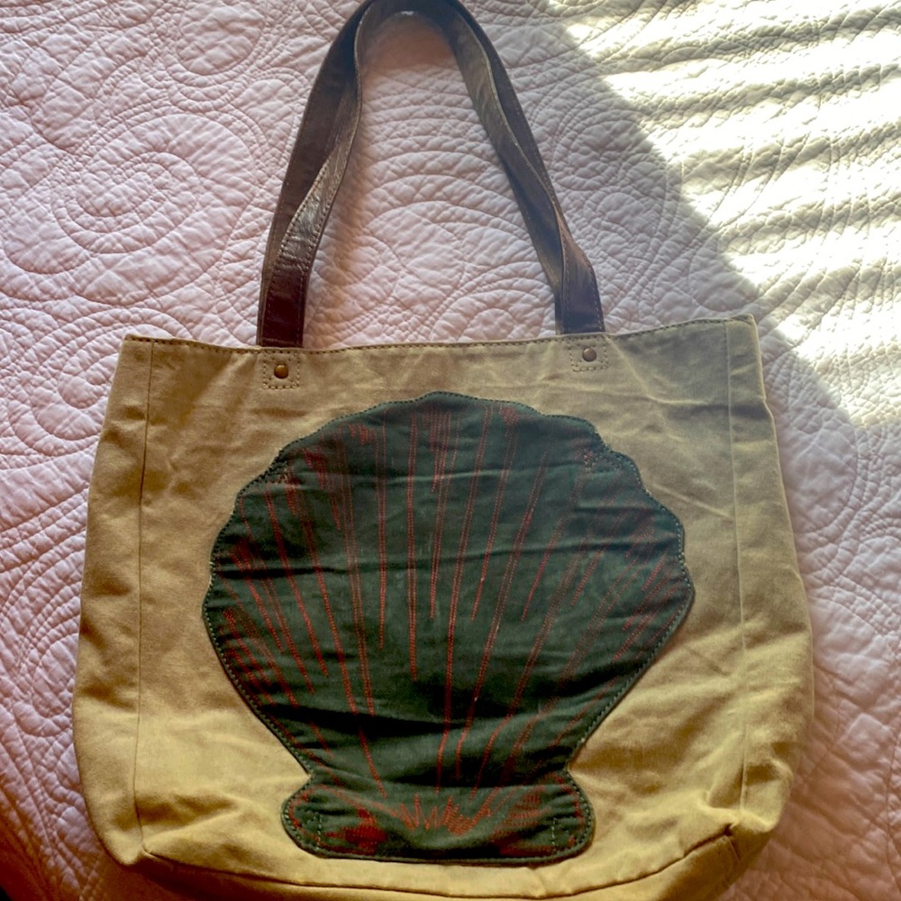 Mona‎ B Double Handle Tote Bag in natural Canvas with Blue seashell pocket